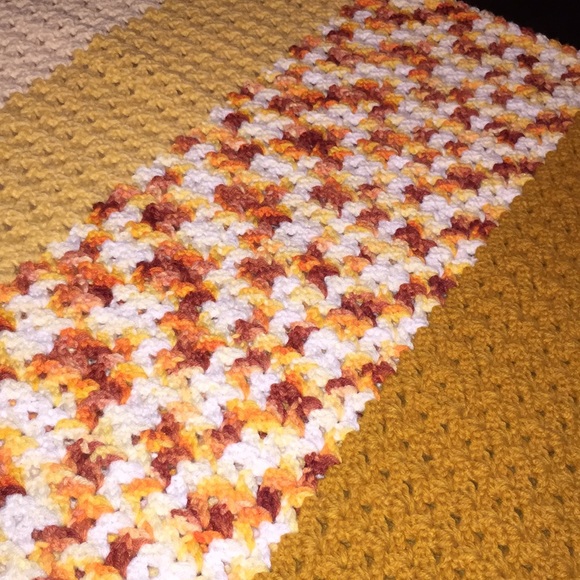 Adult Shell Pattern Crochet Blanket - Picture 5 of 5
